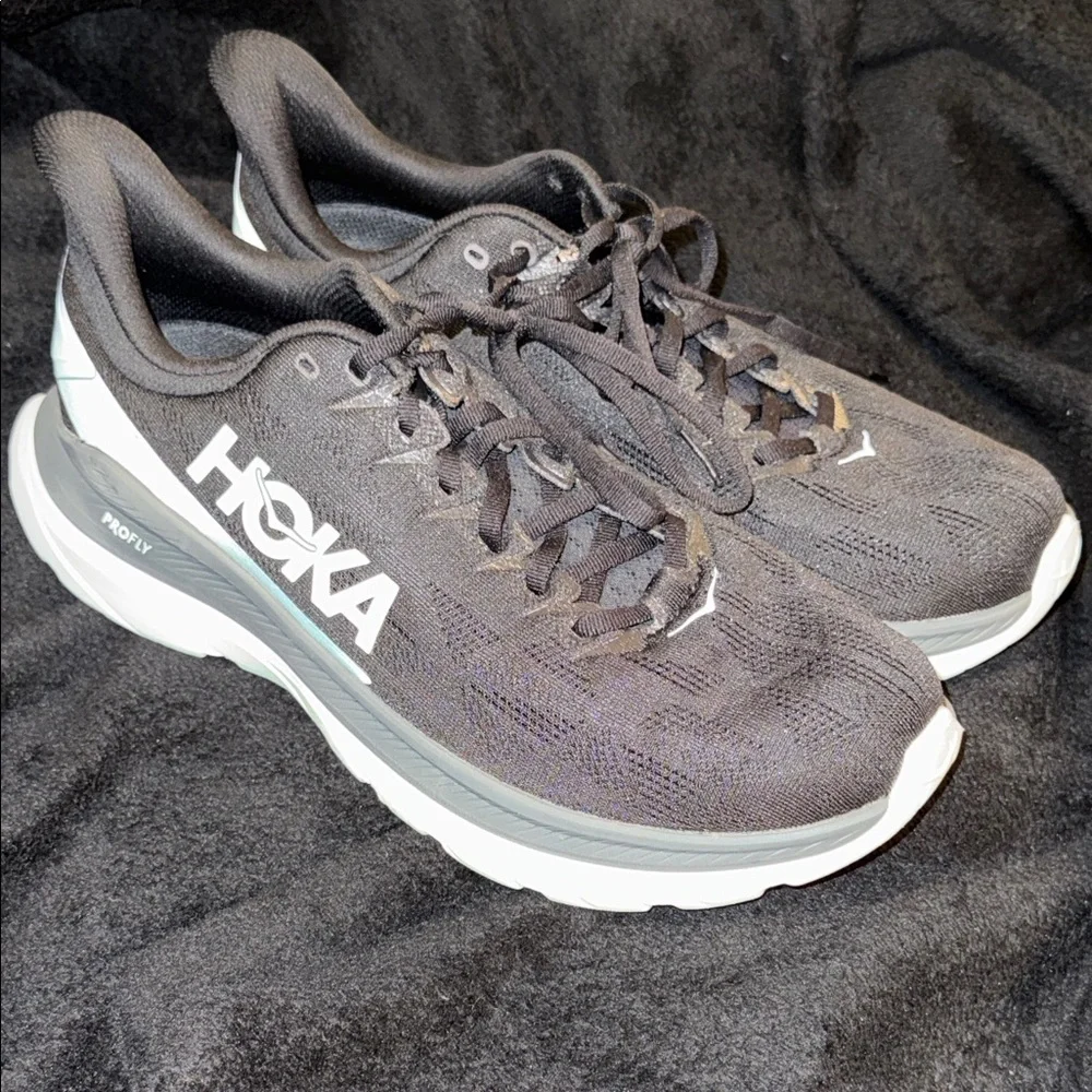 Hoka One One Mach 4 | Black & Dark Shadow | Size 10D like New condition.